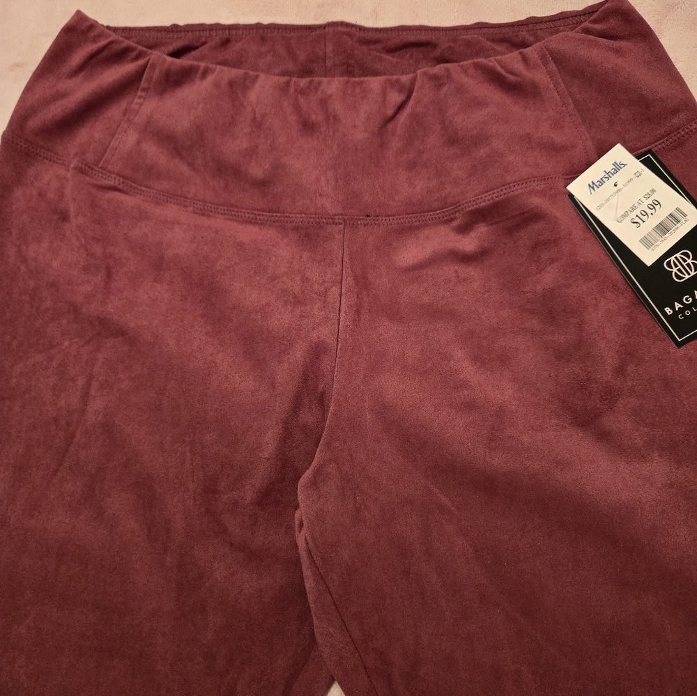 Women's Straight Leg Pants in Burgundy